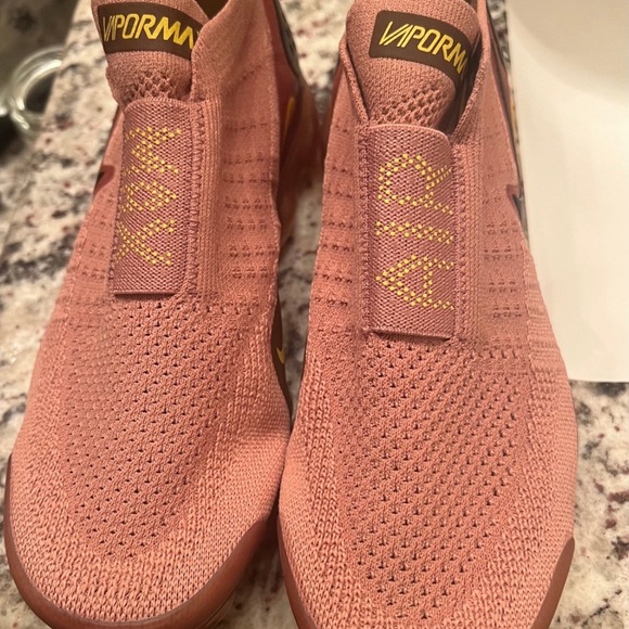 Nike VaporMax Sz 8 - Picture 2 of 6